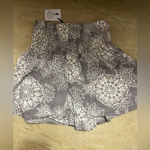 Gray and white shorts Lotus and Luna